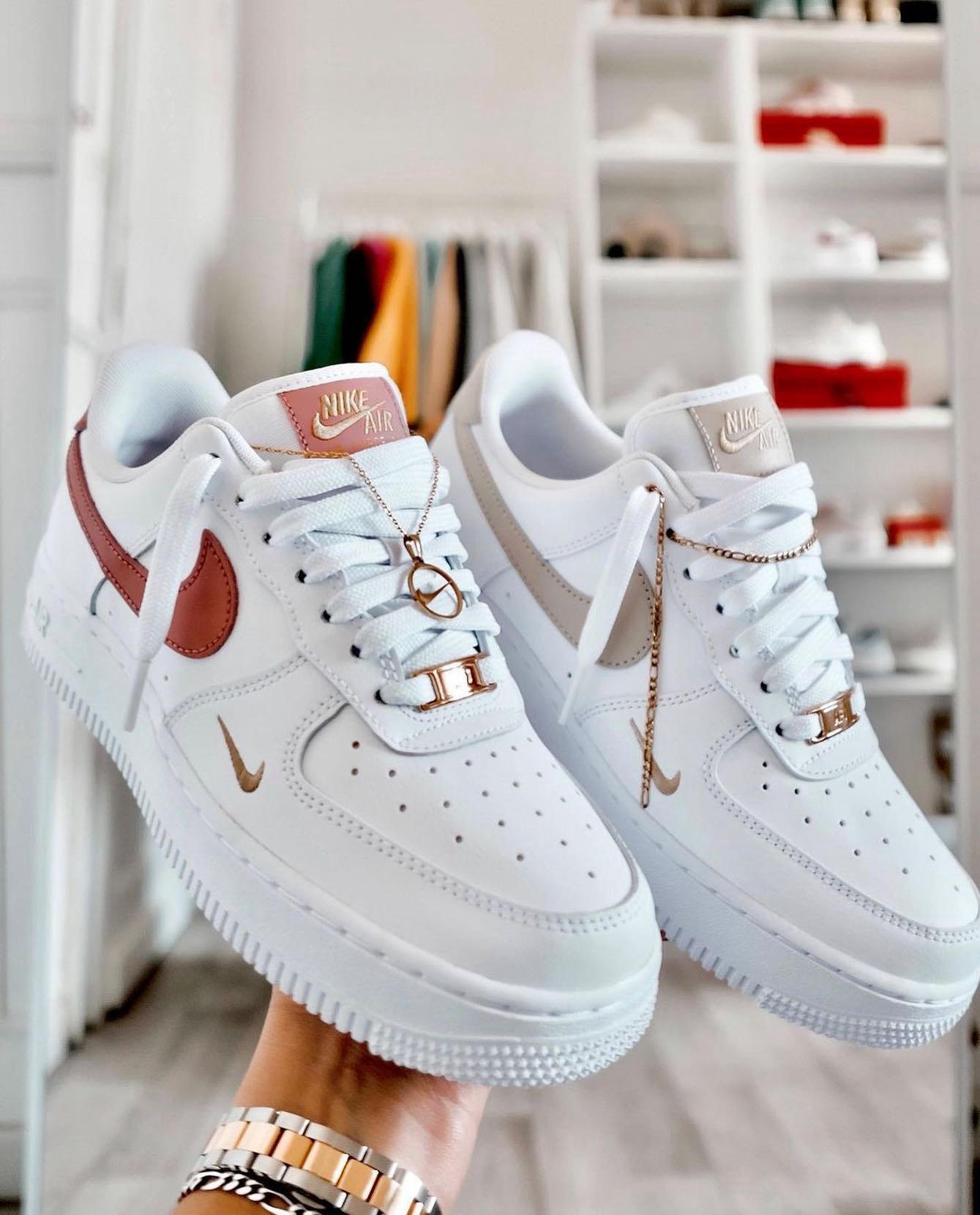 Nike Air Force 1 - Left or Right