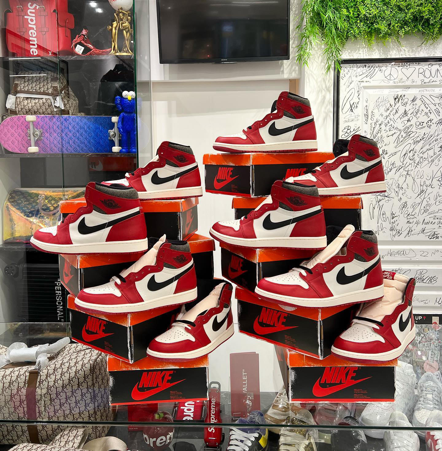 image  1 Sneakers & Clothes - Jordan 1 Chicago Lost
